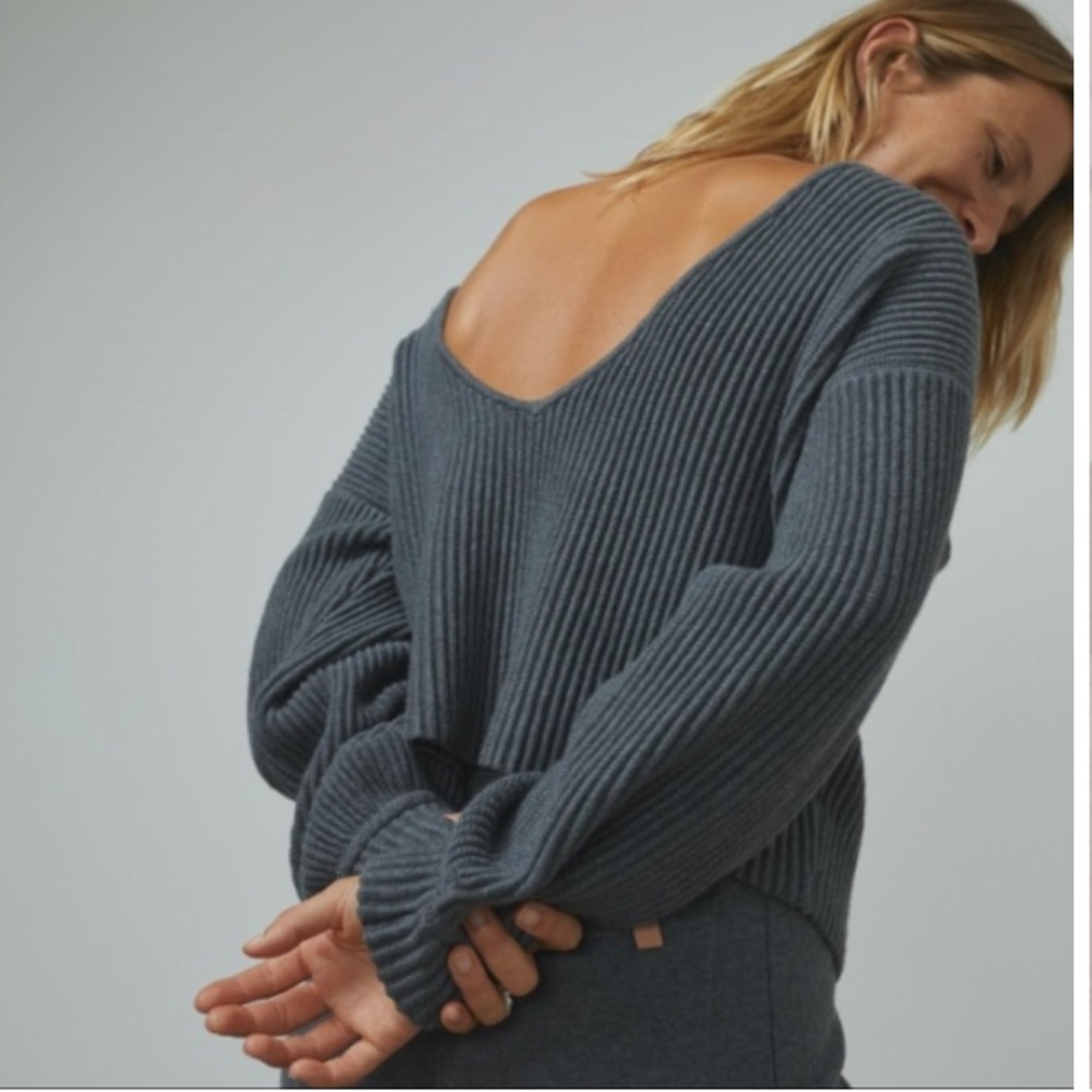 Nwot Lunya reversible pullover restful grey heather size small